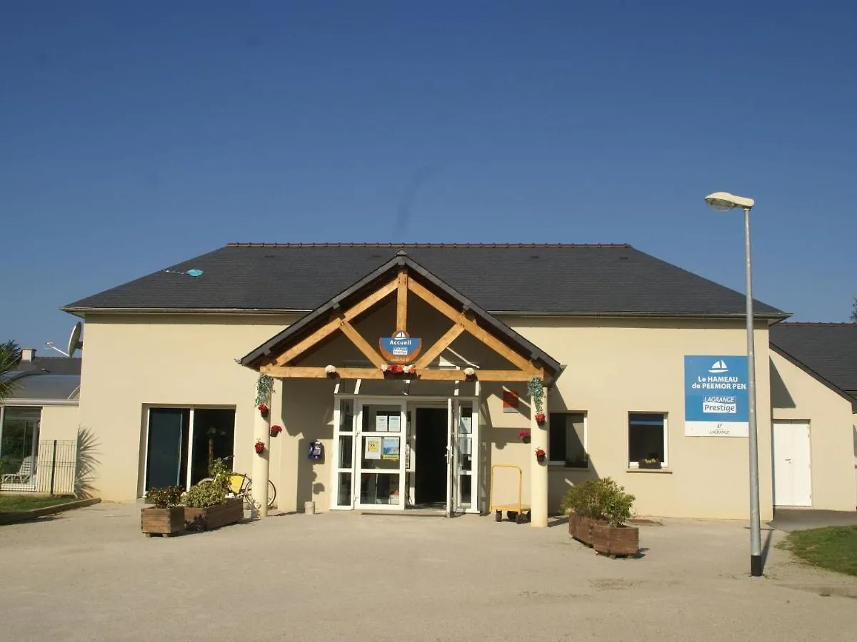 Cozy Holiday Home Near The Bay Of Douarnenez Crozon